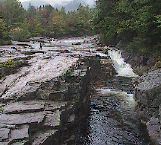 ne08 nh003 upper falls in rocky gorge cropped.jpg